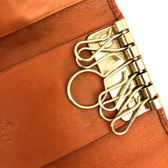 GUCCI 6-ring leather key case for women, GG Marmont, red  GUCCI Ssima GG Logo Leather 6 Rings Key Case Orange/7BH1627